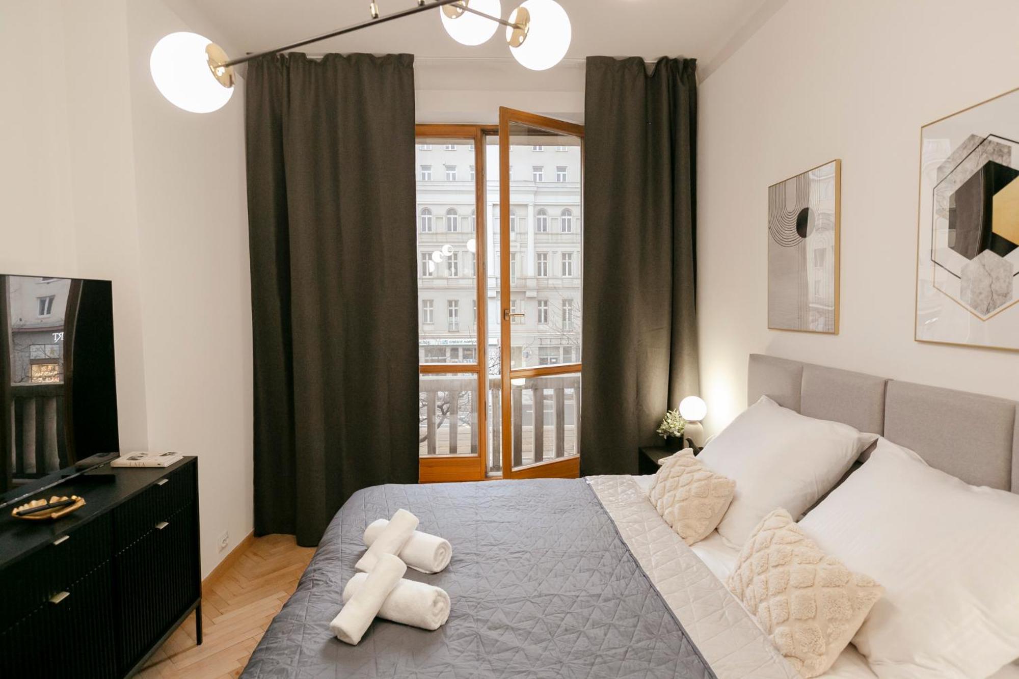 Aleje Jerozolimskie 42 - Parking Free - Better Apartament