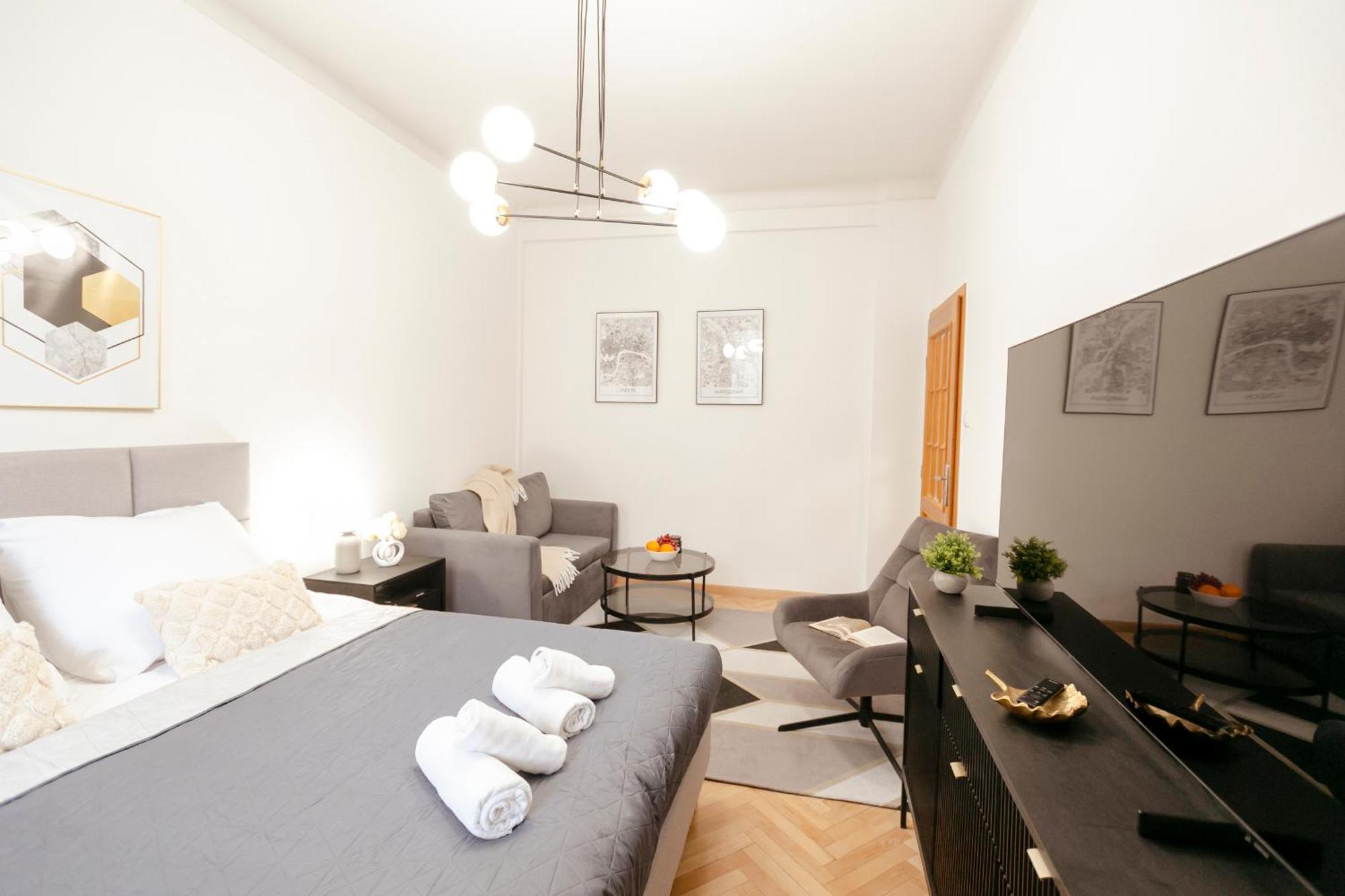 Aleje Jerozolimskie 42 - Parking Free - Better Apartament *